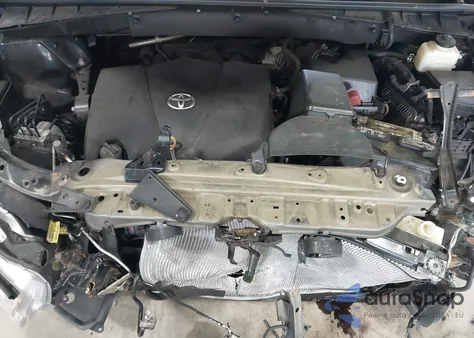 2018 Toyota Highlander Xle z USA, uszkodzony, nr VIN 5TDJZRFH3JS532157